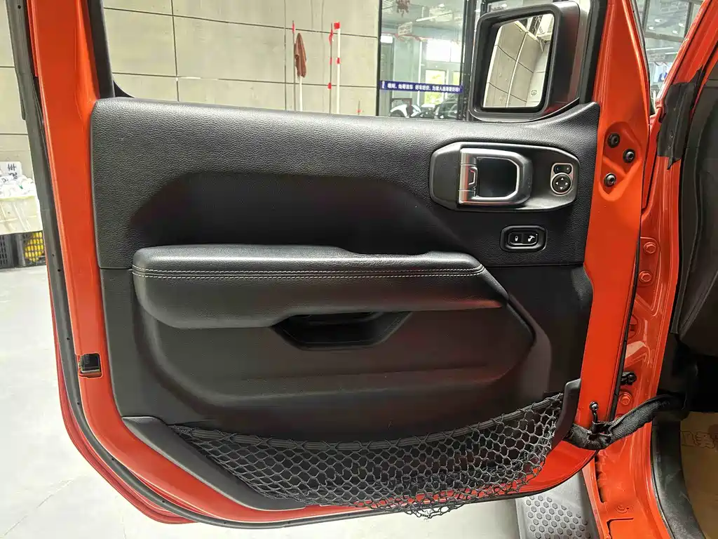 Jeep Wrangler 2019 — фото 16