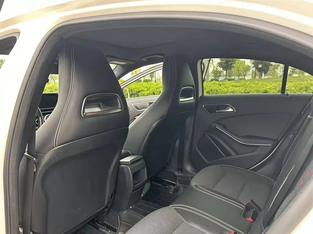 Mercedes-Benz A-Class 2017 — фото 15
