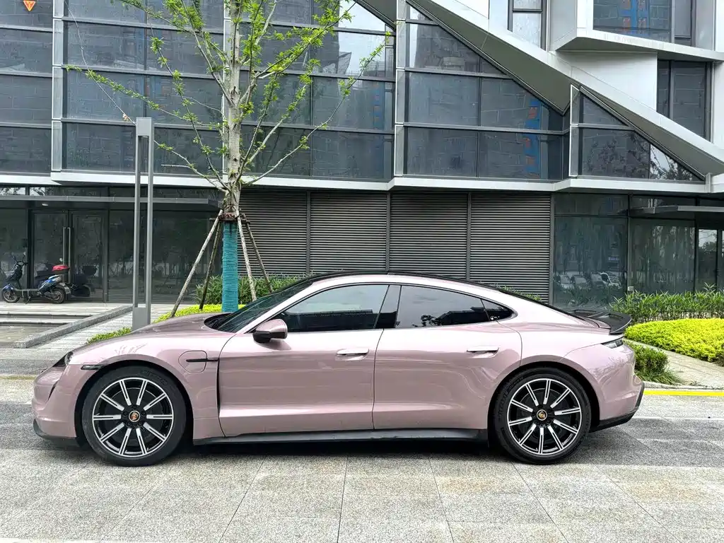 Porsche Taycan 2021