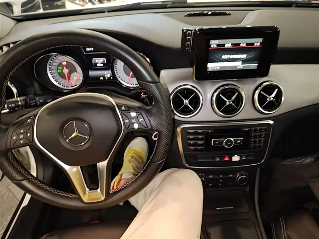 Mercedes-Benz GLA 2015 — фото 10