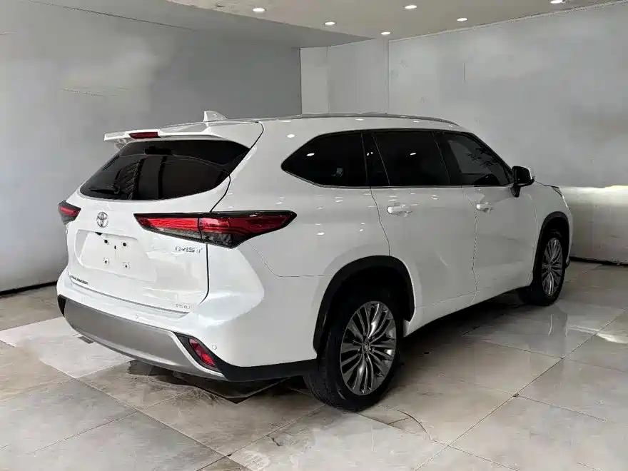 Toyota Highlander 2022 — фото 4