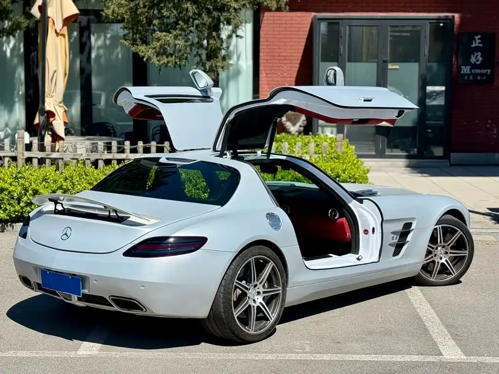 Mercedes-Benz SLS AMG 2012 — фото 6