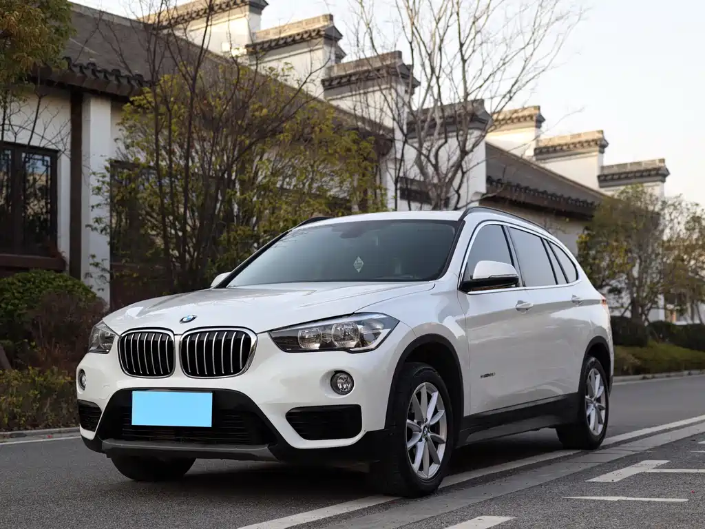 BMW X1 2017 — фото 1