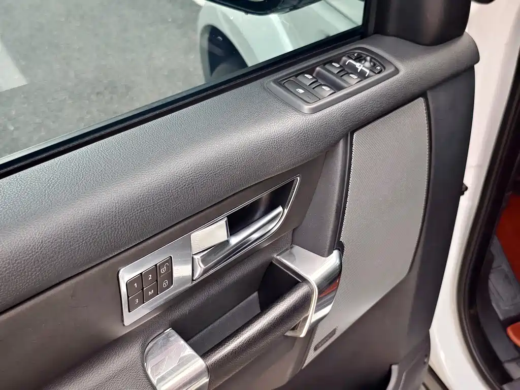 Land Rover Discovery 2014 — фото 21