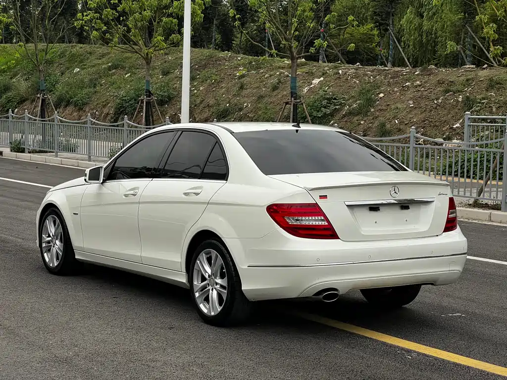 Mercedes-Benz C-Class 2011 — фото 25