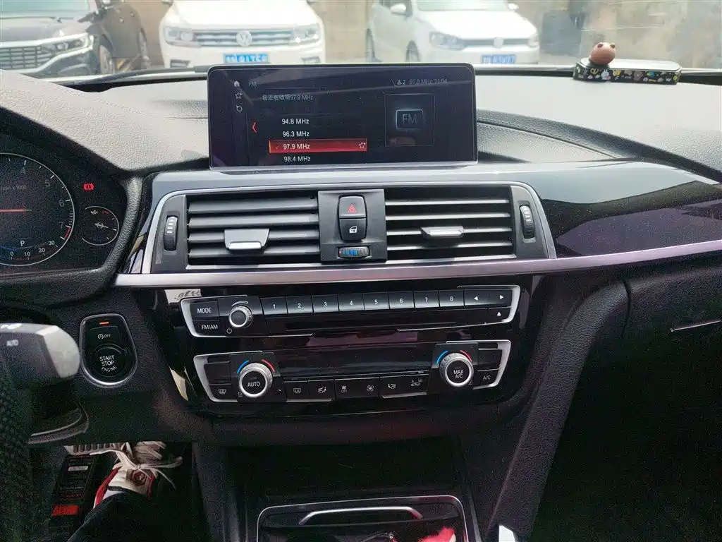 BMW 3 Series 2018 — фото 13