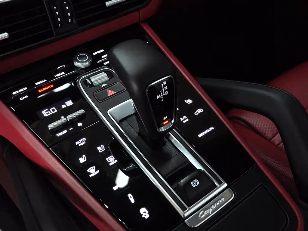Porsche Cayenne 2020 — фото 12