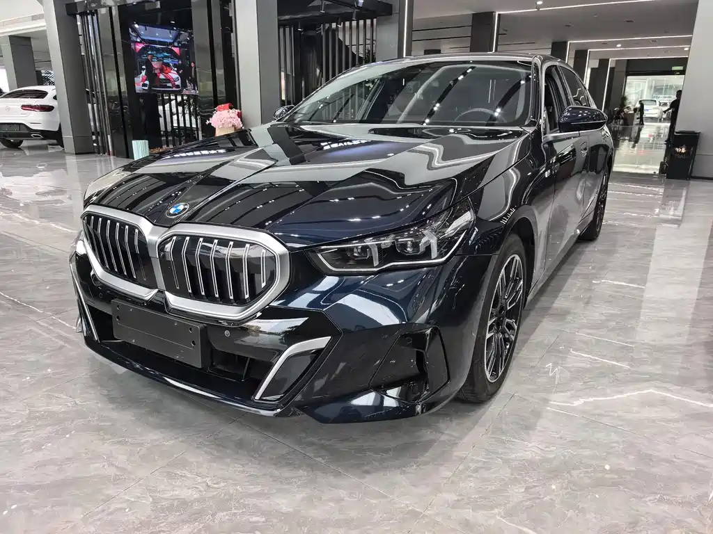 BMW 5 Series 2024 — фото 1