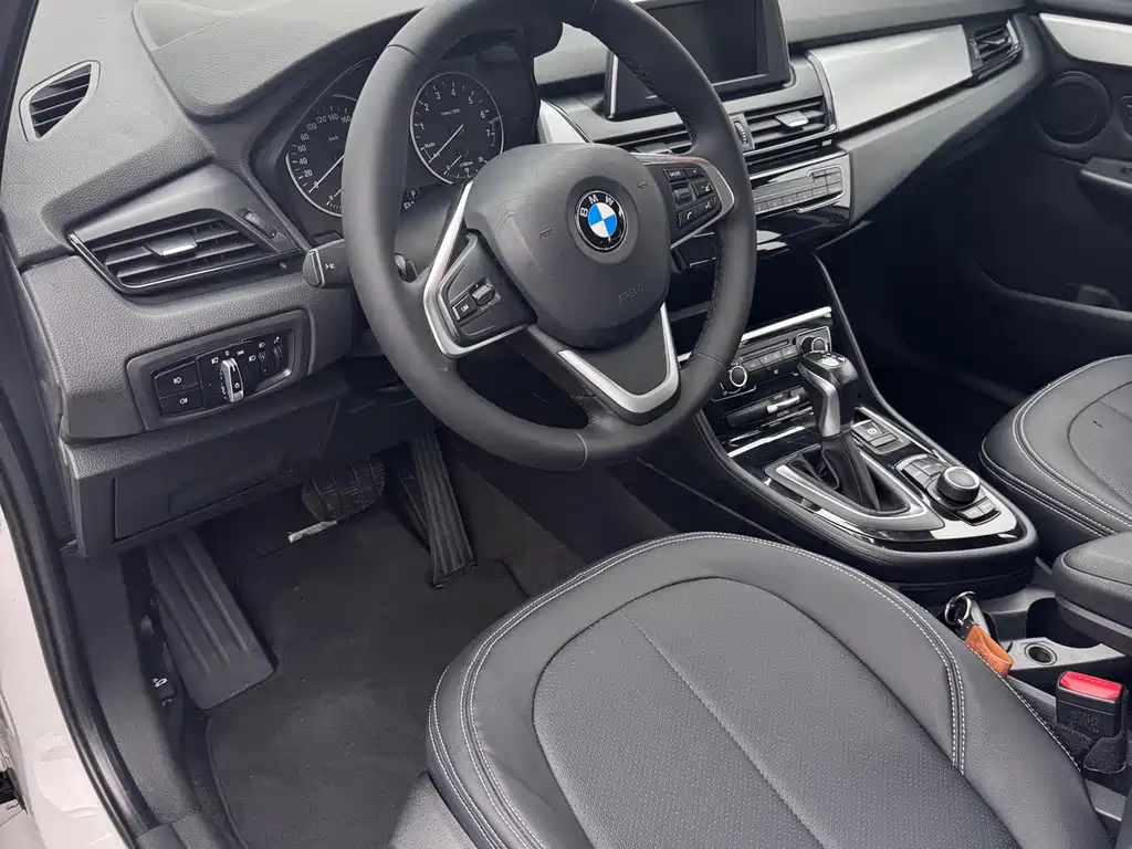 BMW 2 Series Active Tourer 2017 — фото 9