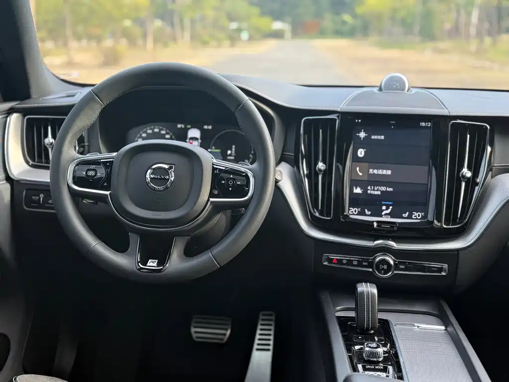 Volvo XC60 PHEV 2020 — фото 19