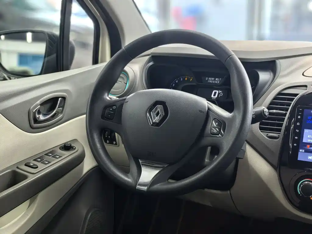 Renault Captur 2015 — фото 20