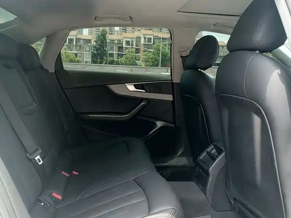 Audi A4L 2018