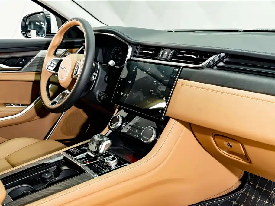 Jaguar XFL 2025 — фото 18