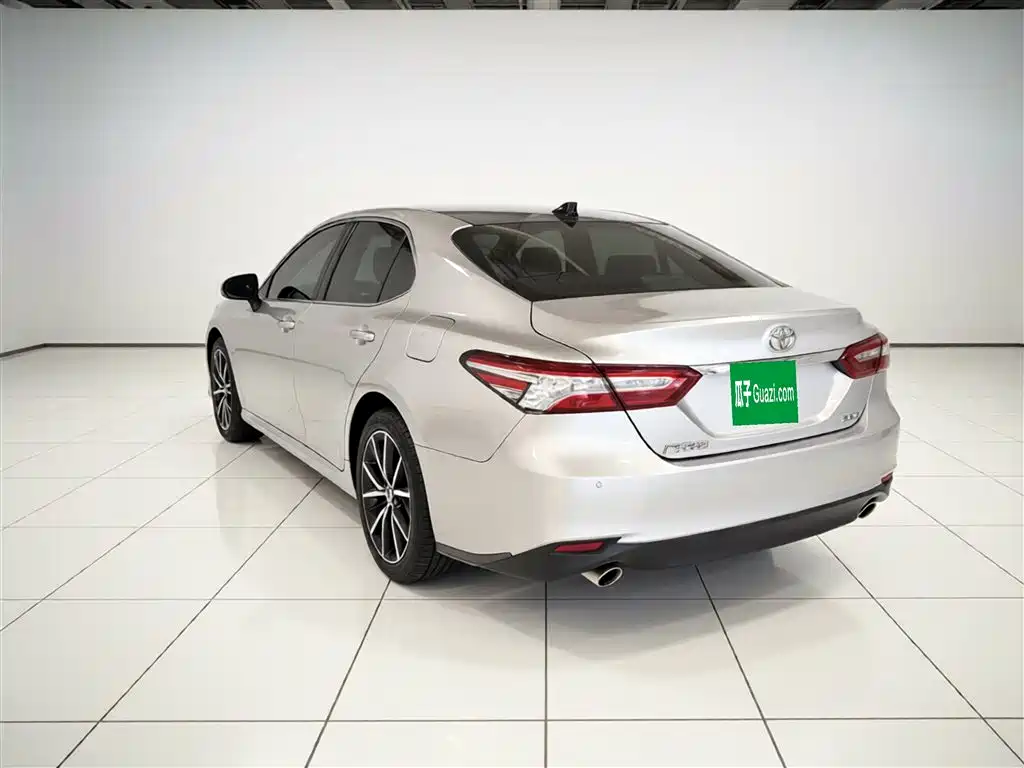Toyota Camry 2022 — фото 5