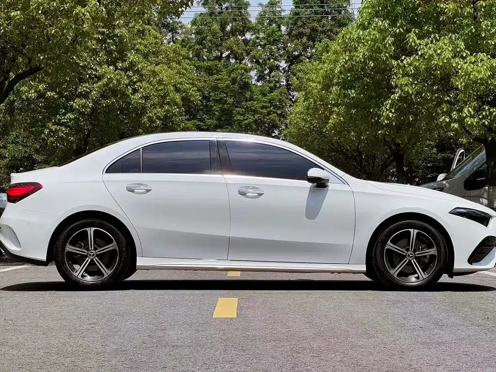 Mercedes-Benz A-Class 2025 — фото 4