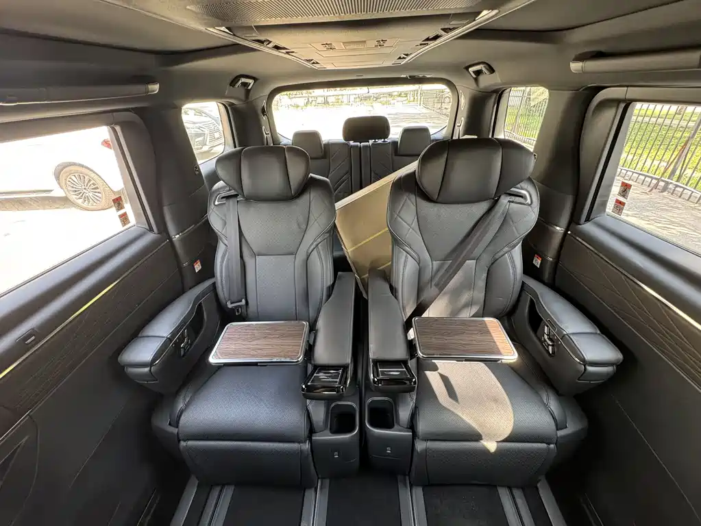 Toyota Alphard — фото 12