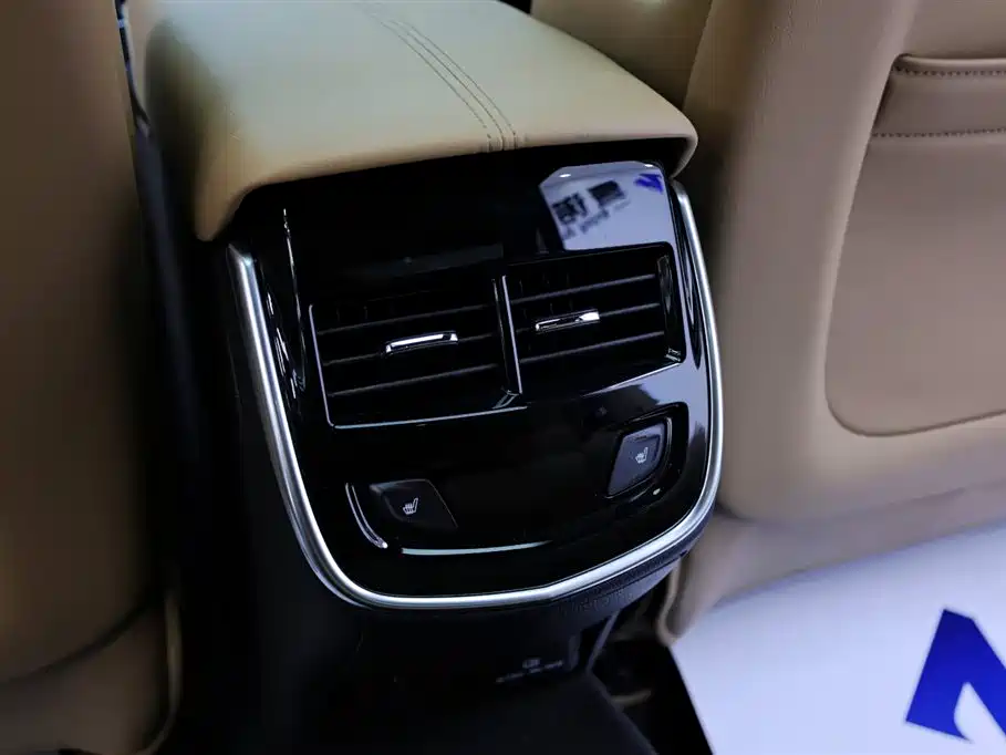 Cadillac XTS 2018 — фото 33