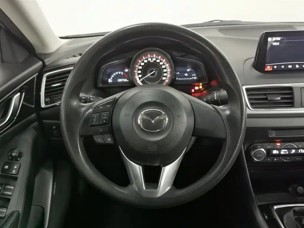 Mazda 3 Axela 2016 — фото 11
