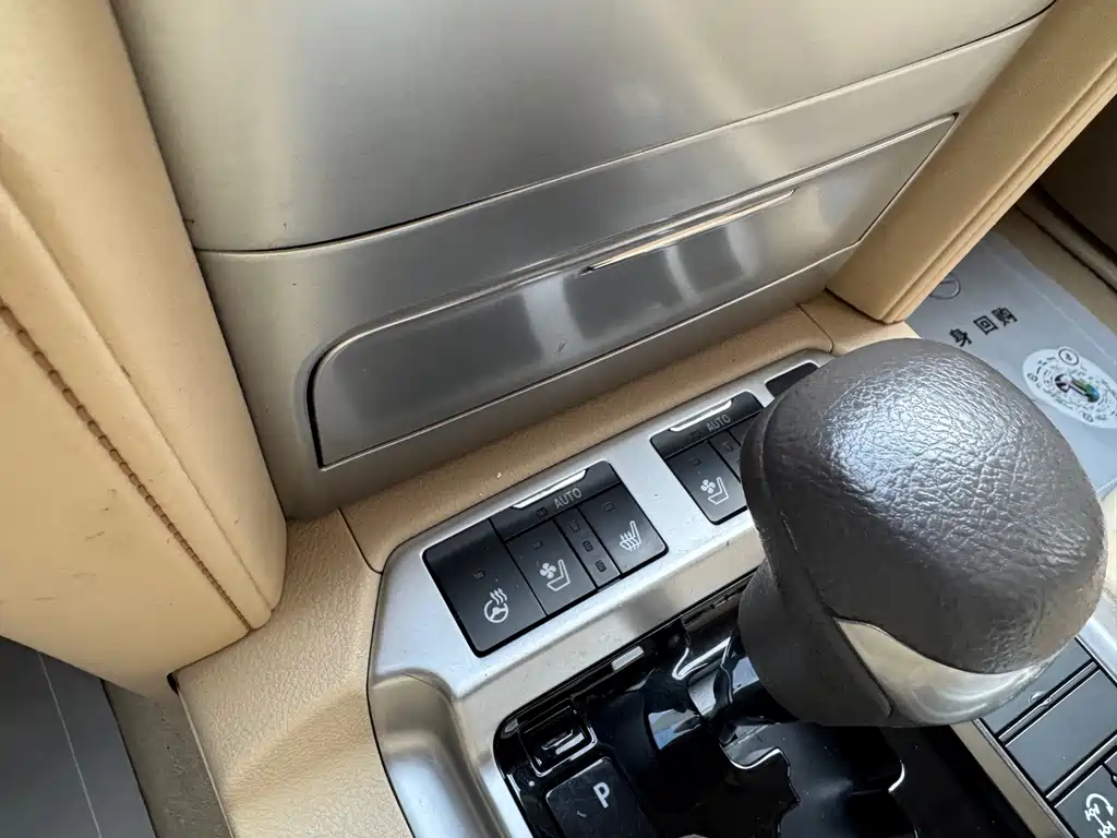 Toyota Land Cruiser 2017 — фото 8