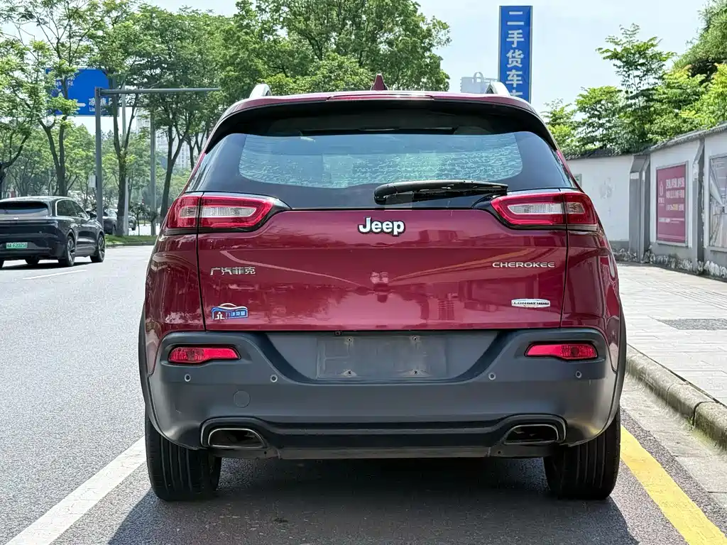 Jeep Cherokee 2017 — фото 9
