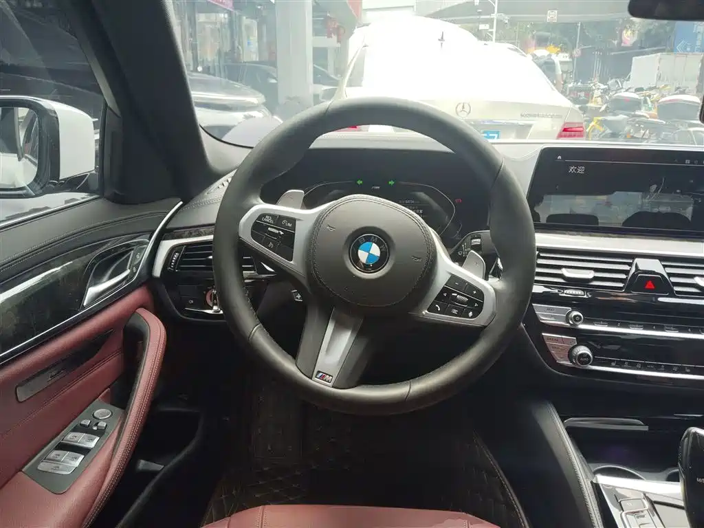 BMW 5 Series 2020 — фото 11