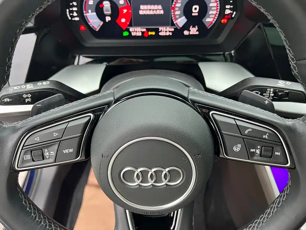 Audi A3 2023 — фото 17