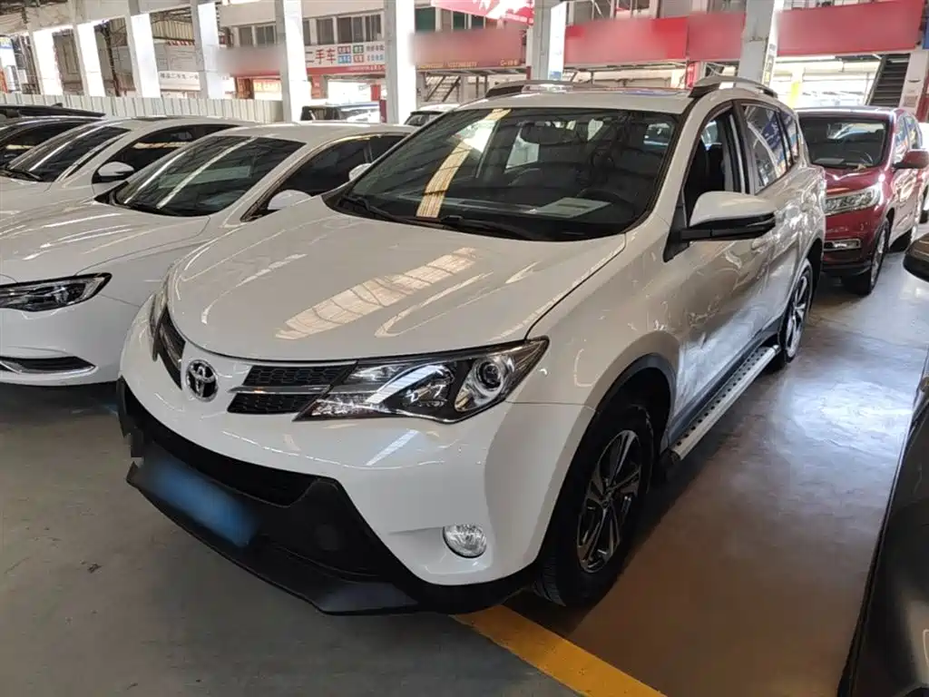 Toyota RAV4 2015 — фото 2