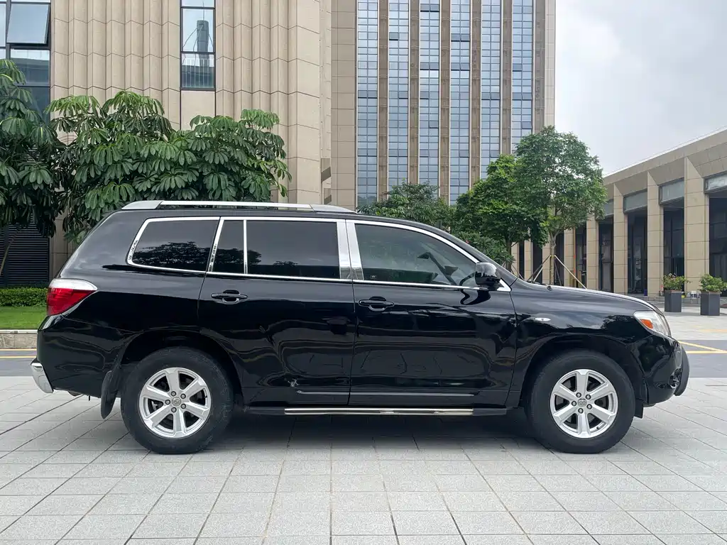 Toyota Highlander 2010 — фото 5