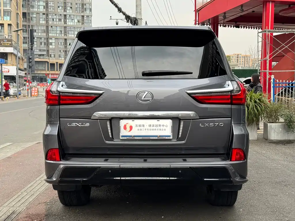 Lexus LX 2018 — фото 24