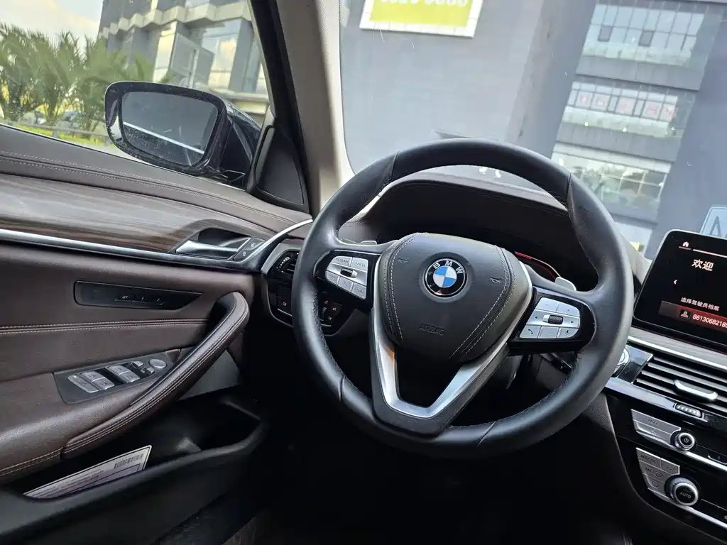 BMW 5 Series 2021 — фото 20