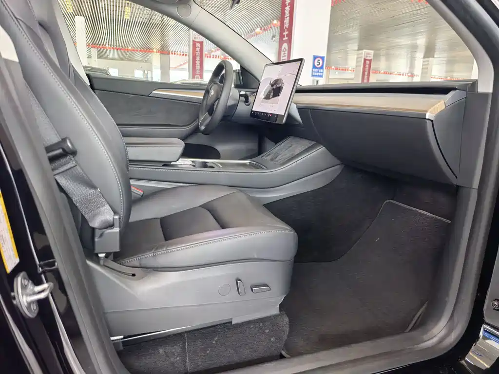 Tesla Model Y 2022 — фото 15