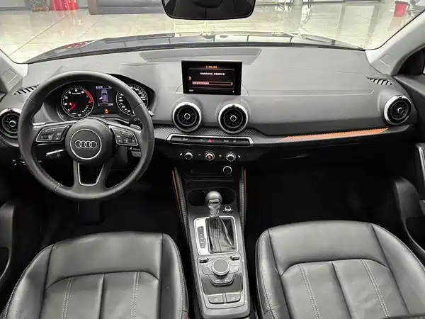 Audi Q2L 2023