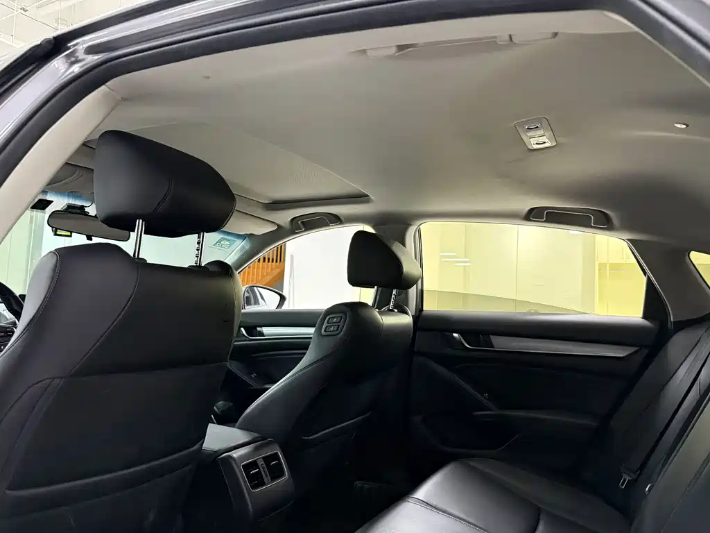 Honda Accord 2020 — фото 13