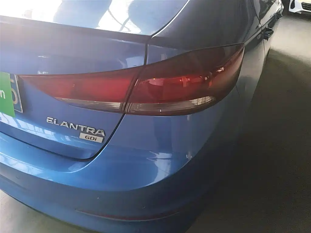 Hyundai Elantra 2016 — фото 8