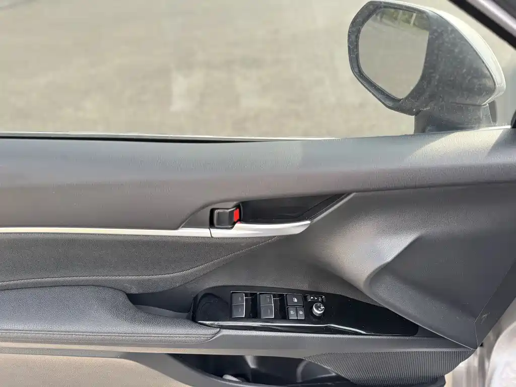 Toyota Camry 2023 — фото 16