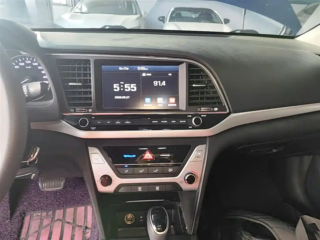 Hyundai Elantra 2016 — фото 13