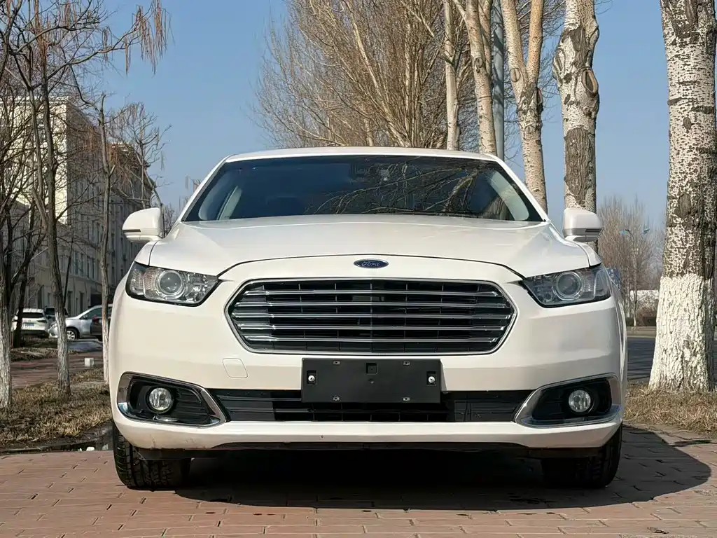 Ford Taurus 2017 — фото 2