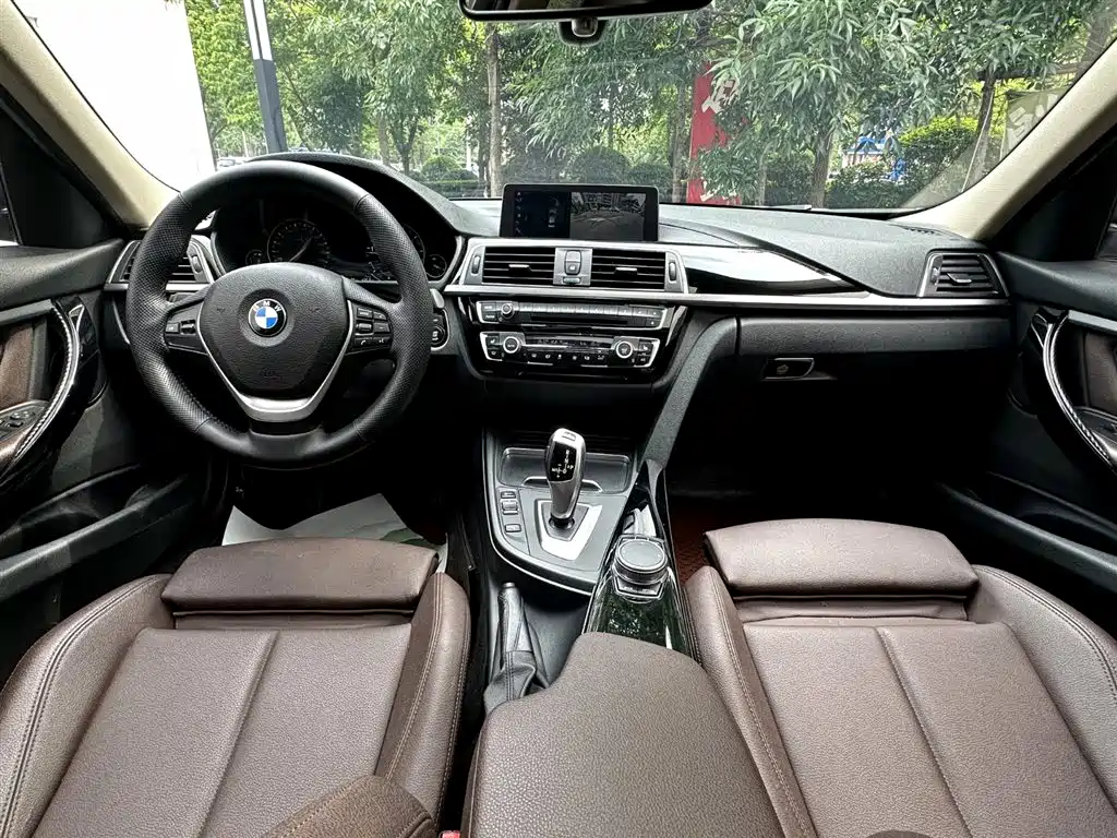 BMW 3 Series 2019 — фото 6