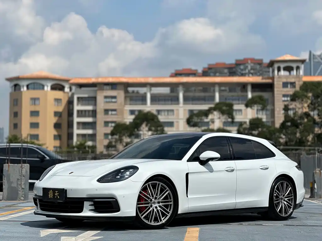 Porsche Panamera 2019 — фото 1
