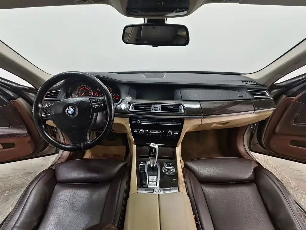 BMW 7 Series 2012 — фото 9