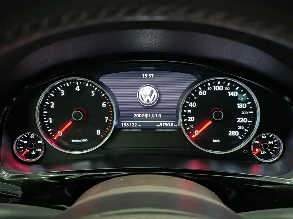 Volkswagen Touareg 2017 — фото 14