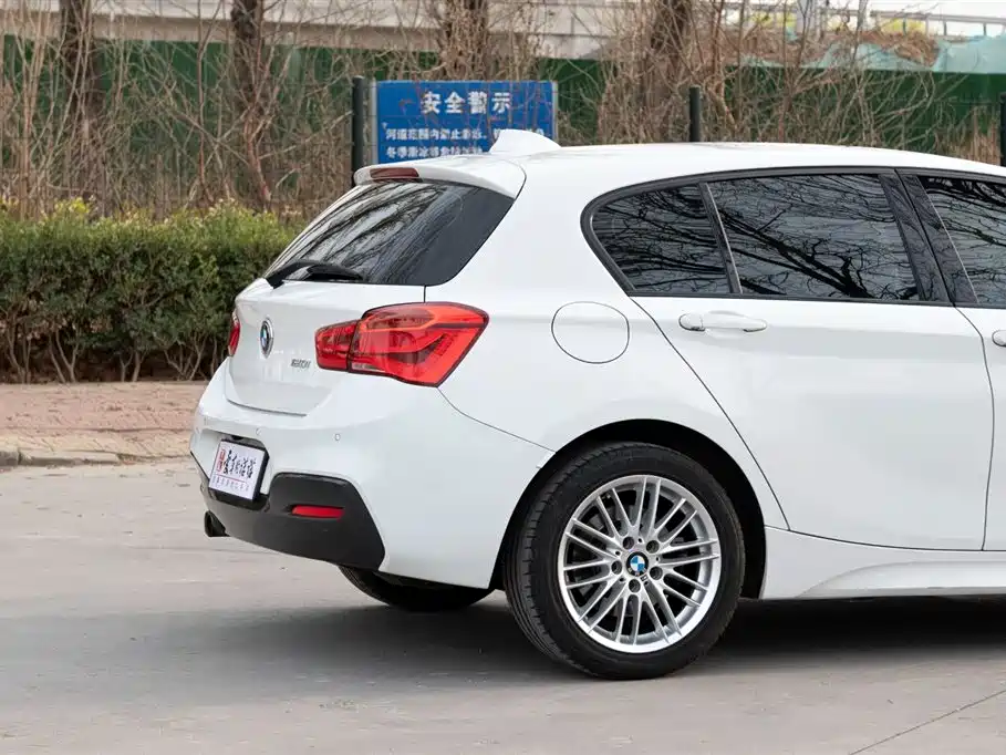 BMW 1 Series 2018 — фото 17