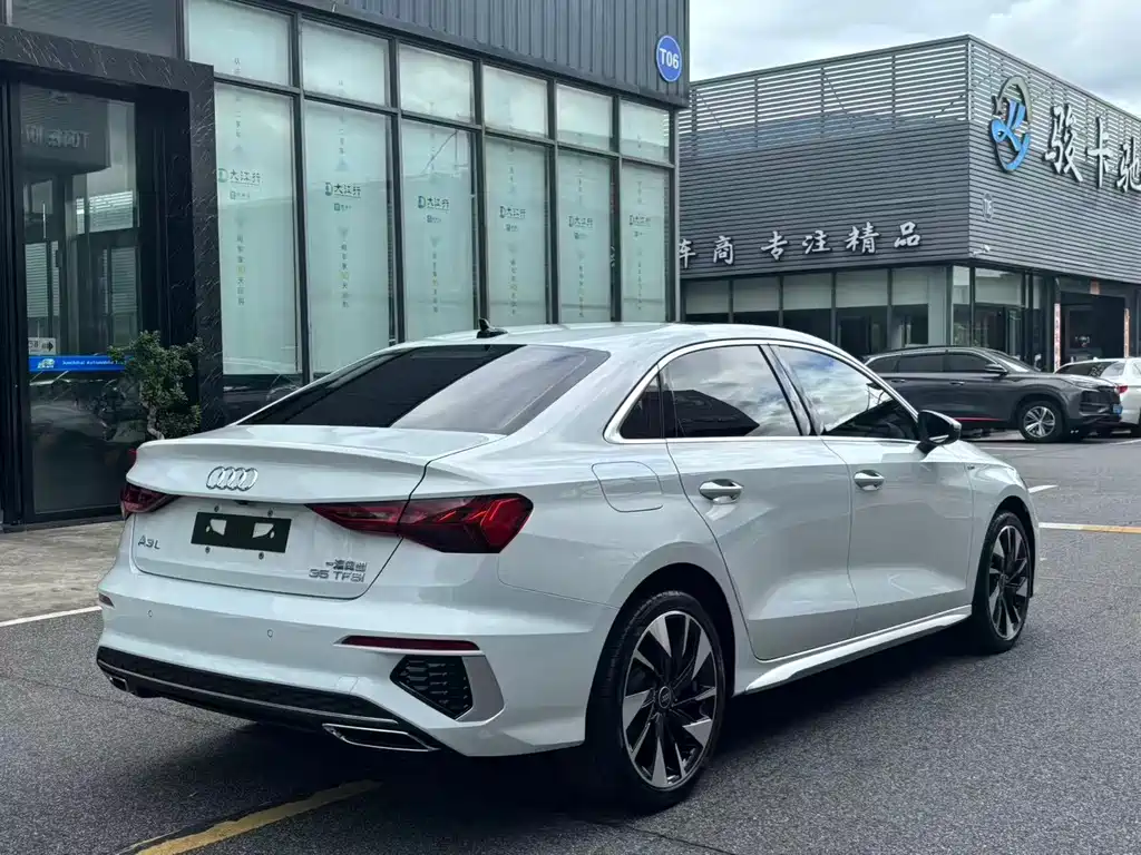 Audi A3 2023 — фото 10
