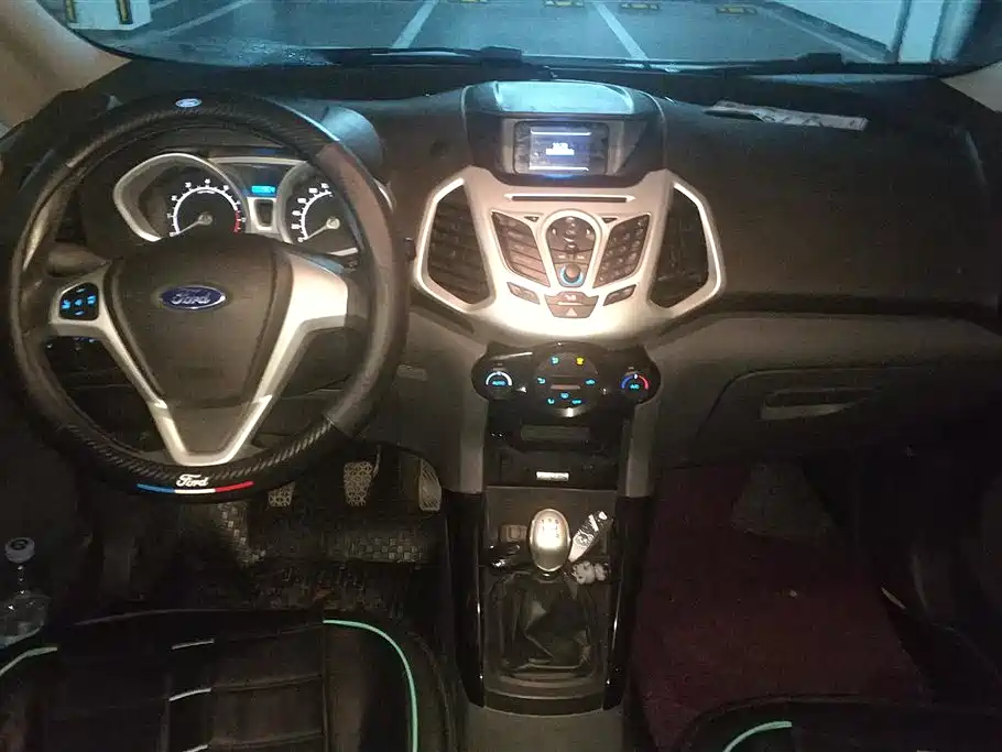 Ford Ecosport 2015 — фото 12