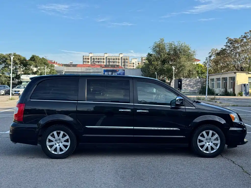 Chrysler Grand Voyager 2014 — фото 8