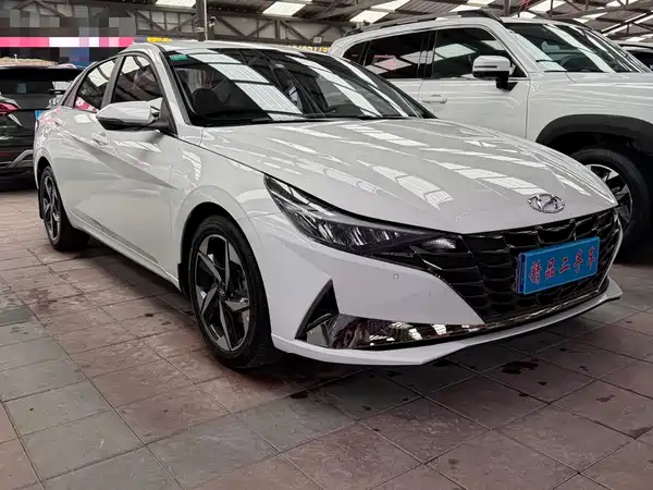Hyundai Elantra 2022