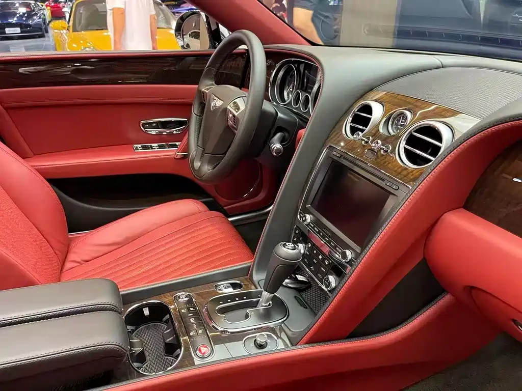 Bentley Flying Spur 2018 — фото 15