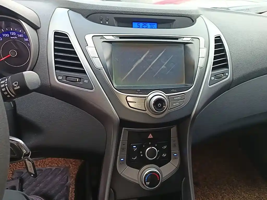 Hyundai Elantra Langdong 2015 — фото 13