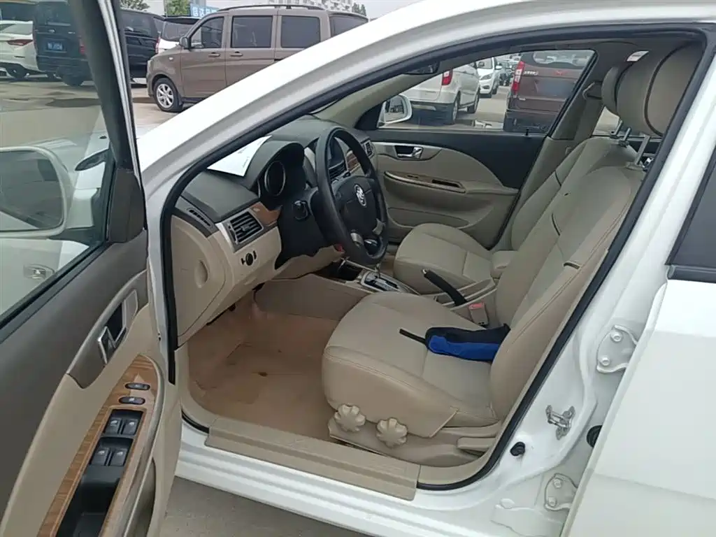 Buick Excelle 2015 — фото 12