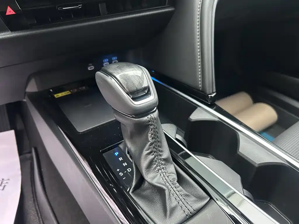 Toyota Camry 2025 — фото 11
